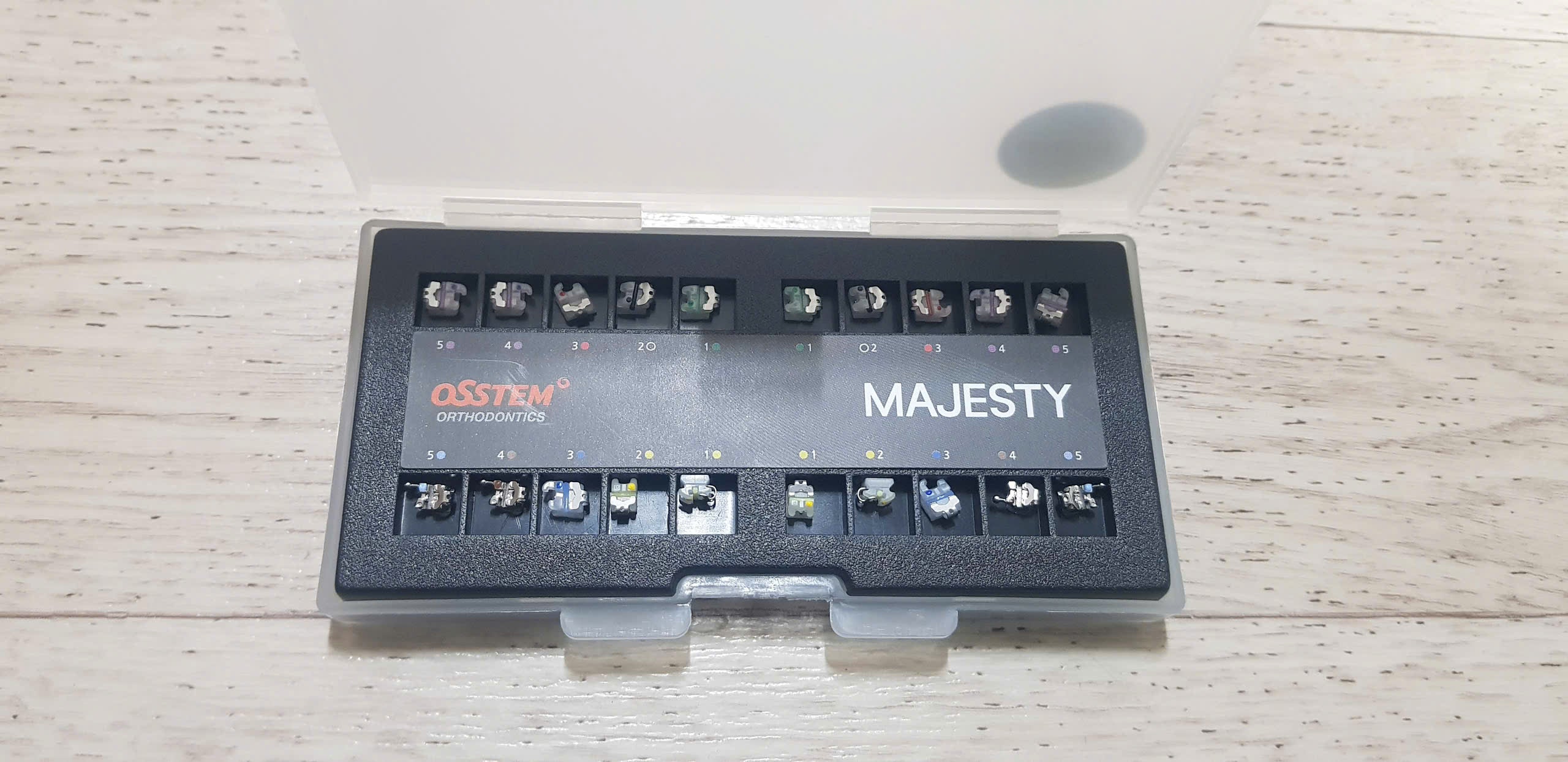 Mắc cài sứ tự buộc 16+4 MAJESTY SLC - Osstem