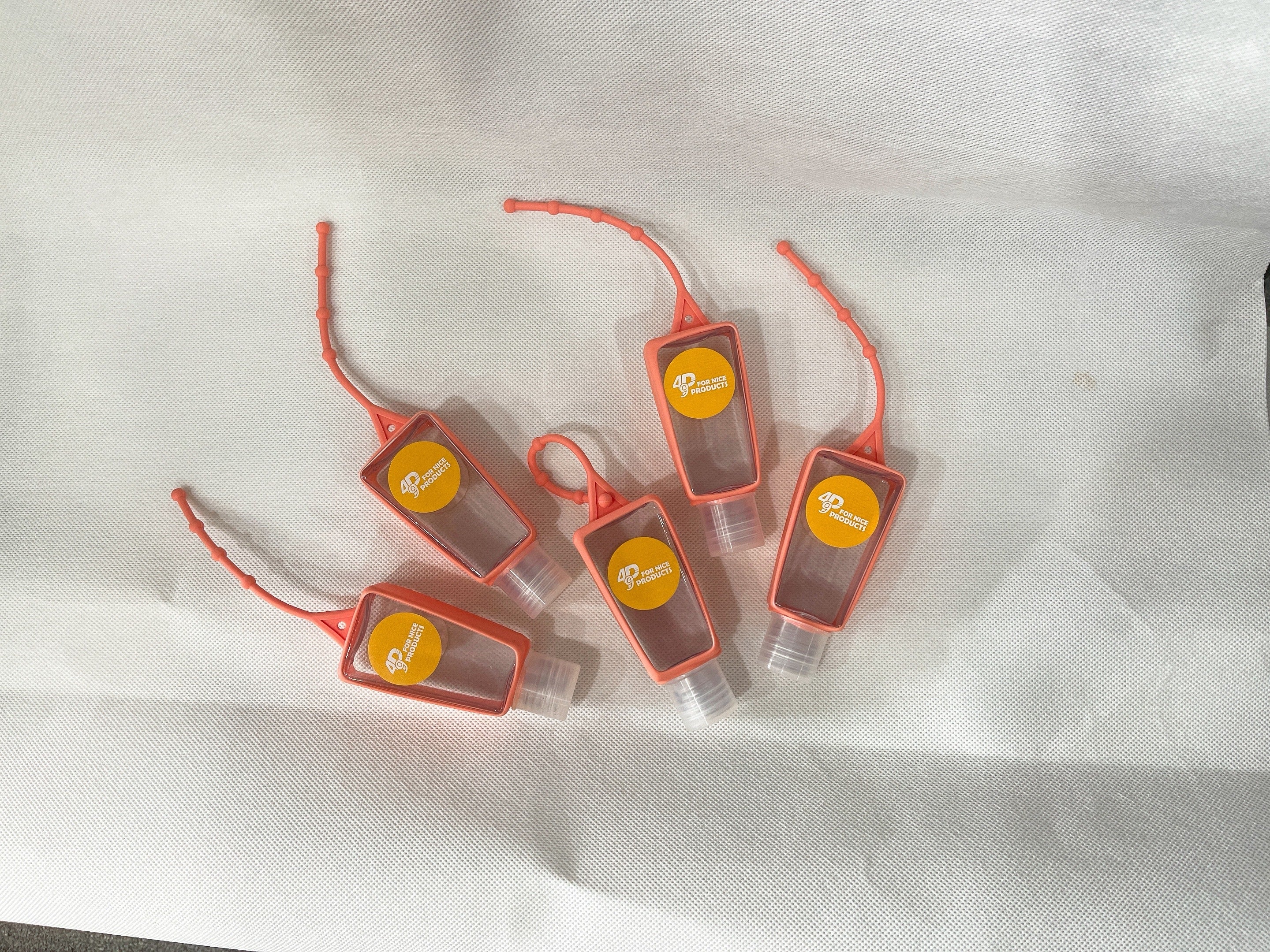 Gel Rửa Tay Khô Kháng Khuẩn 30ml Kèm Vỏ Bọc Silicone Sắc Màu Treo Tiện Lợi