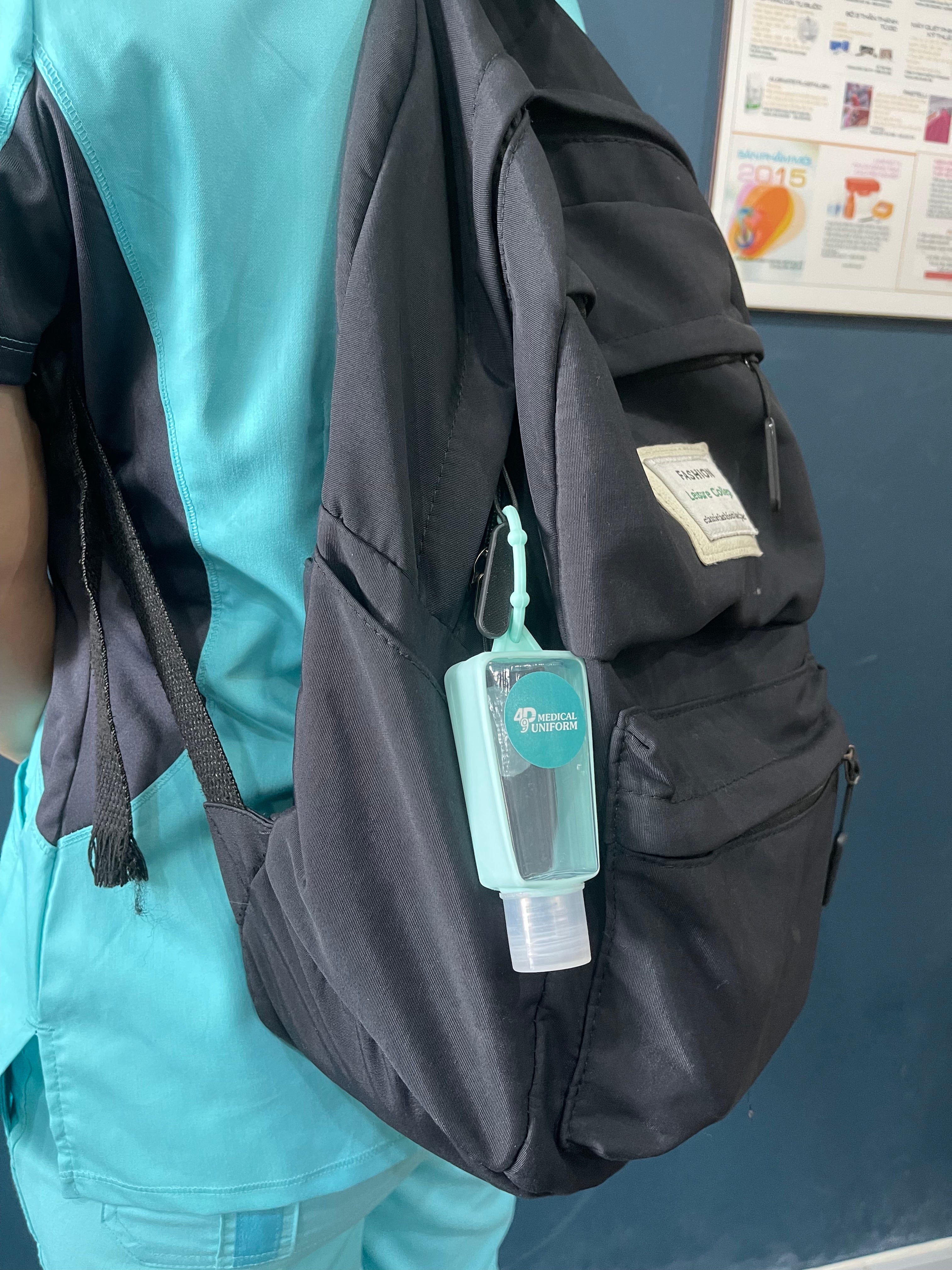 Gel Rửa Tay Khô Kháng Khuẩn 30ml Kèm Vỏ Bọc Silicone Sắc Màu Treo Tiện Lợi