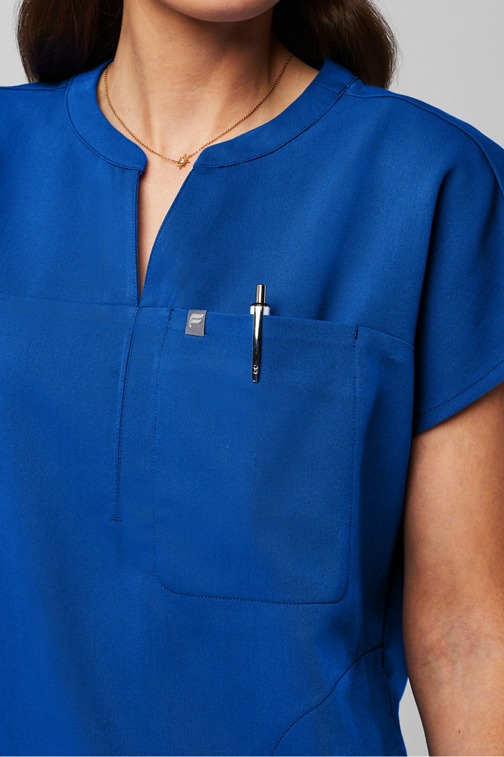 Bộ đồ mổ nữ Evolve Scrub phom rộng hiện đại #49PF2 - 49P Medical Uniform