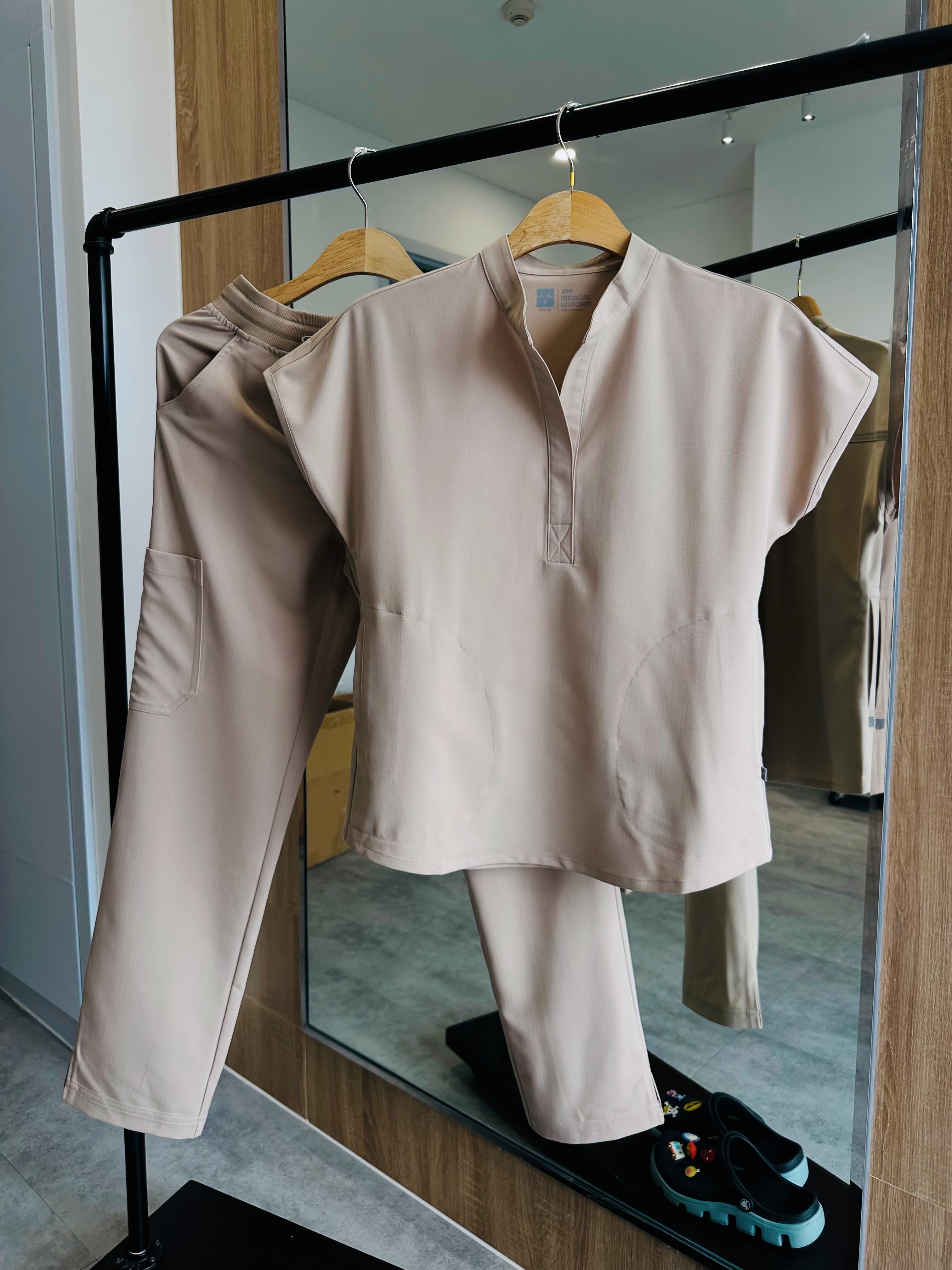 Bộ đồ mổ nữ #49P425 Rafaela Scrubs - 49P Medical Uniform