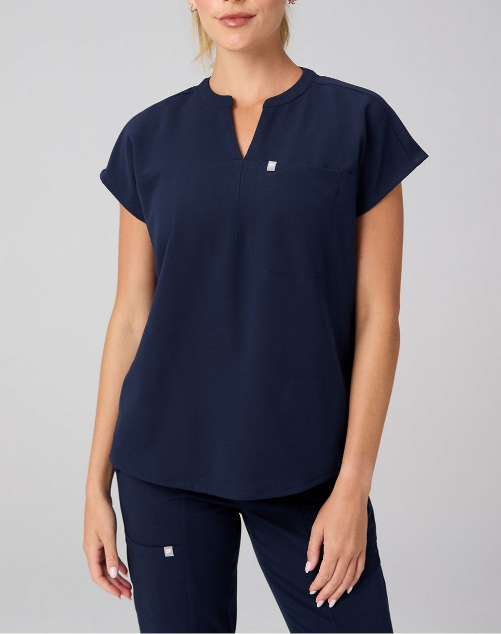 Bộ đồ mổ nữ Evolve Scrub phom rộng hiện đại #49PF2 - 49P Medical Uniform