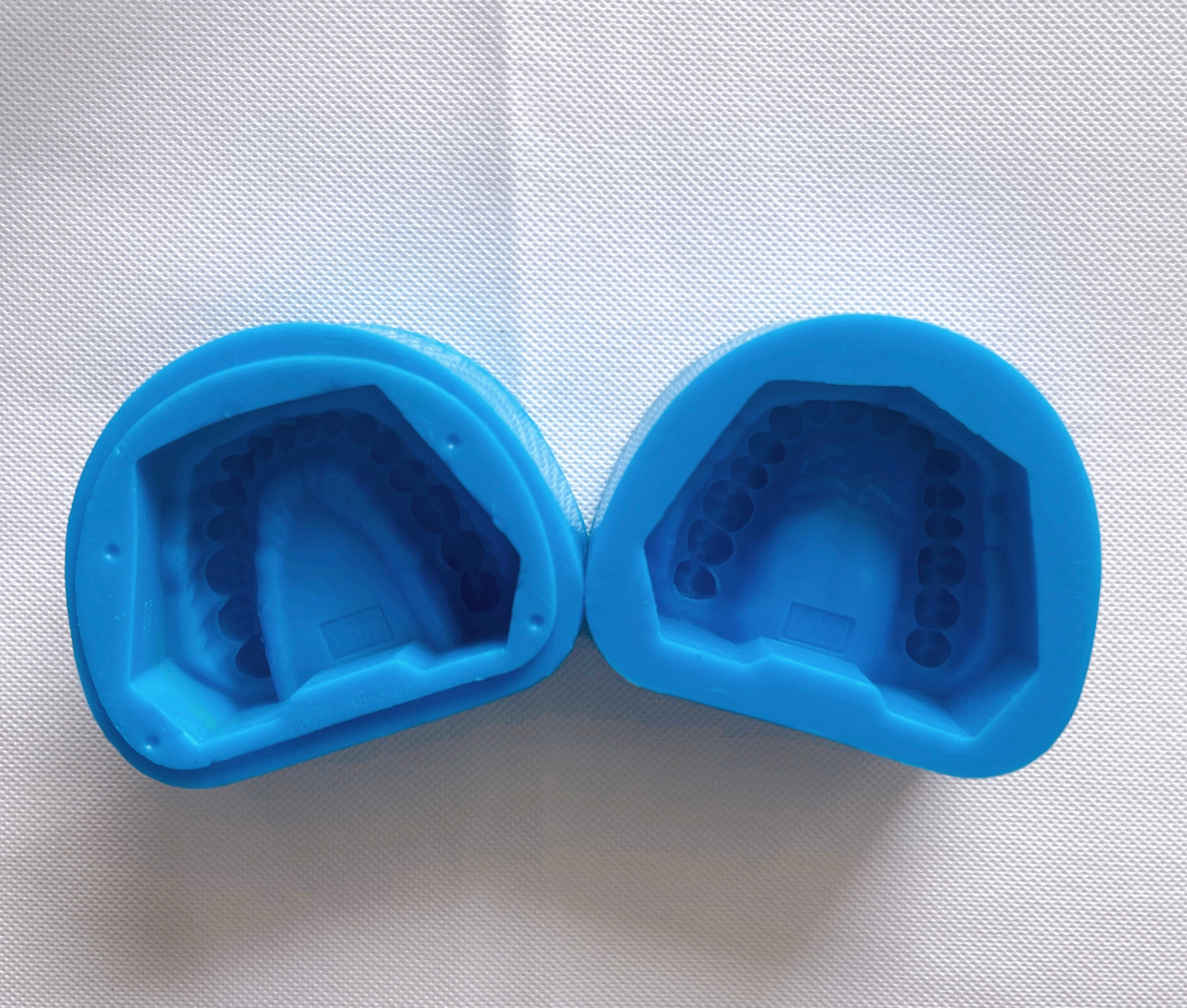 Mould silicone cắm răng đổ mẫu chuẩn - Việt Nam